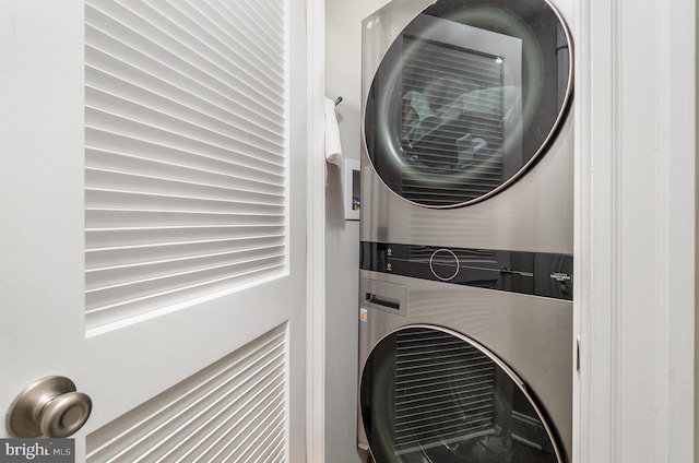814 N Patterson Park Ave, Baltimore, MD 21205 - laundry room with stacked washer and clothes dryer