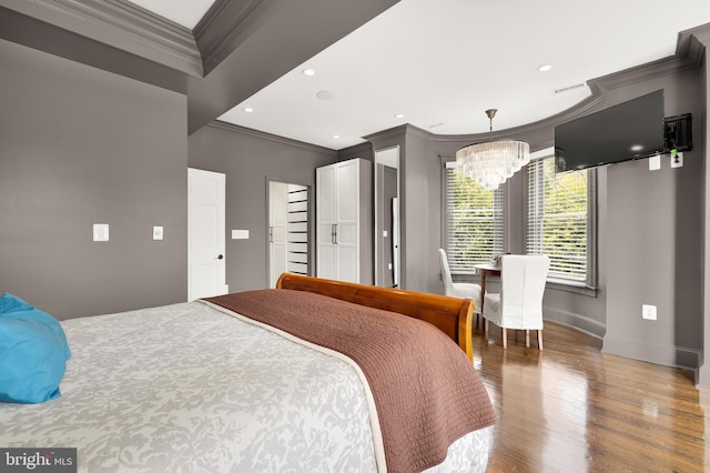bedroom featuring ornamental molding, a chandelier, wood finished floors, baseboards, and recessed lighting