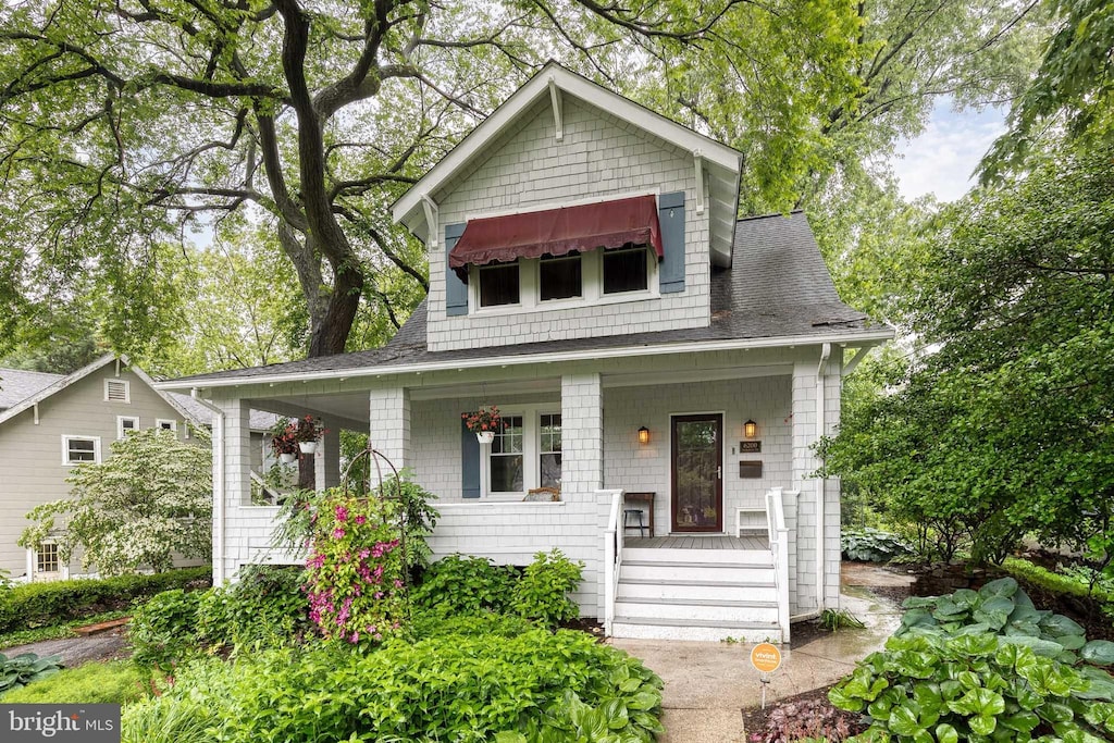 6200 Yorkshire Dr, Baltimore, MD 21212 - bungalow-style home featuring a porch and a shingled roof