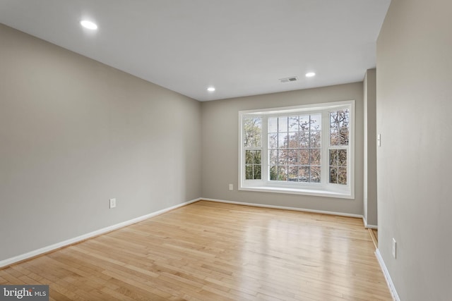 941 Sherwood Ct, Sterling, VA 20164 - spare room with light wood-type flooring, baseboards, and recessed lighting