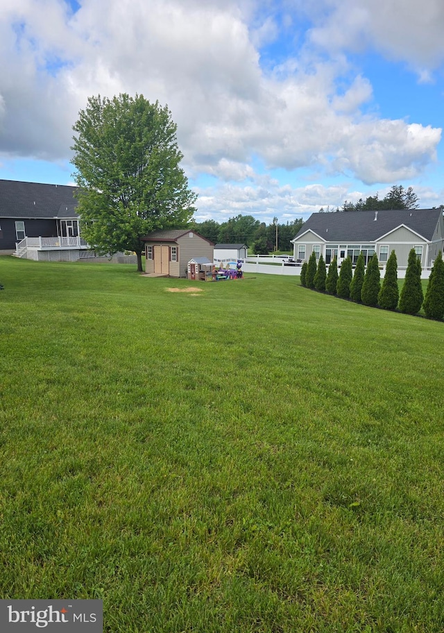 7677 Green Ridge Ln, Abbottstown, PA 17301 - view of green lawn