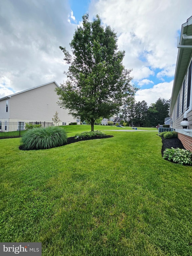 7677 Green Ridge Ln, Abbottstown, PA 17301 - view of yard