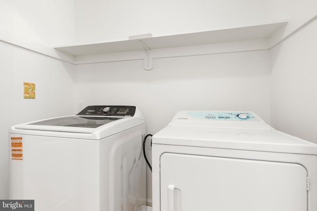 1118 Ashby St, Front Royal, VA 22630 - laundry area featuring washer and dryer