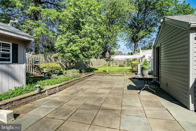 10 Garrett Rd, Wilmington, DE 19809 - fenced backyard featuring a patio