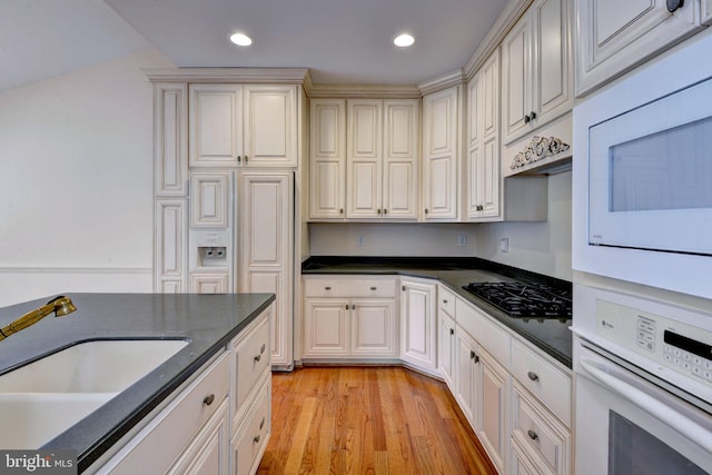 3609 Bradinton, Williamsburg, VA 23188 - kitchen featuring white appliances, a sink, dark countertops, recessed lighting, and light wood-type flooring