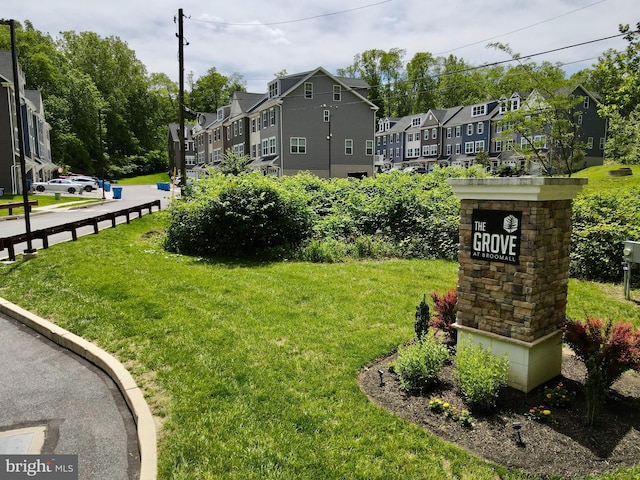 404 Rock Run Cir, Broomall, PA 19008 - view of grassy yard with a residential view