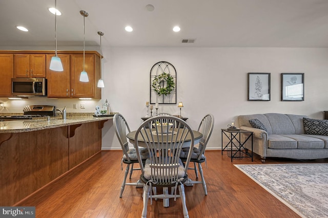 42 Cresthaven Ln, Dover, DE 19901 - dining area with dark wood finished floors, recessed lighting, and baseboards