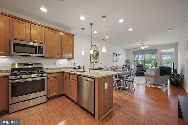 42 Cresthaven Ln, Dover, DE 19901 - kitchen with stainless steel appliances, light wood-style floors, a sink, open floor plan, and recessed lighting