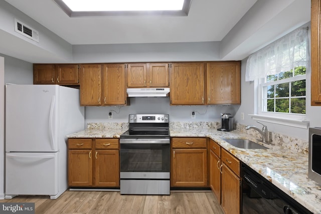 8822 Tanglewood Ln, Manassas, VA 20110 - kitchen with freestanding refrigerator, stainless steel range with electric stovetop, under cabinet range hood, a sink, and black dishwasher