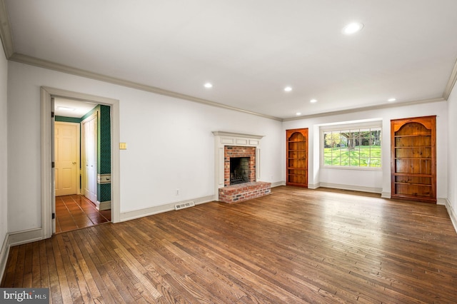 1050 Powderhorn Dr, Glen Mills, PA 19342 - unfurnished living room featuring ornamental molding, hardwood / wood-style flooring, recessed lighting, baseboards, and a fireplace