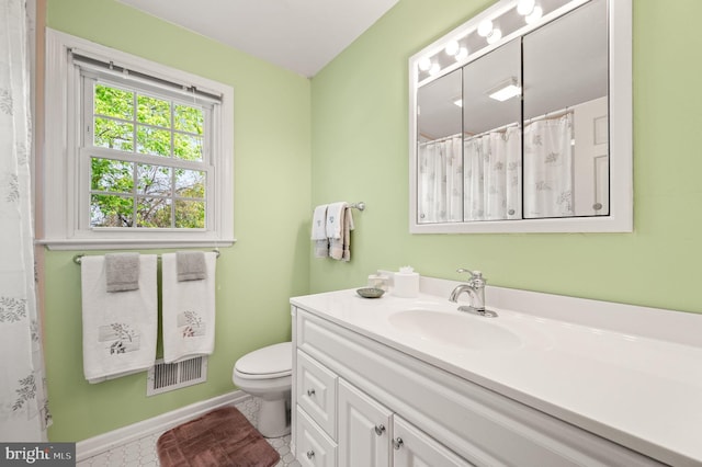1050 Powderhorn Dr, Glen Mills, PA 19342 - full bath featuring vanity, toilet, and baseboards