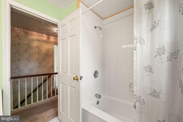 1050 Powderhorn Dr, Glen Mills, PA 19342 - full bathroom featuring shower / bath combo with shower curtain