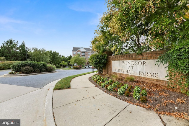 view of community / neighborhood sign