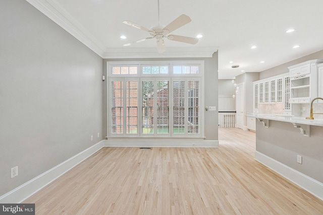 1473 Evans Farm Dr, Mclean, VA 22101 - unfurnished living room featuring crown molding, baseboards, light wood-style flooring, ceiling fan, and recessed lighting