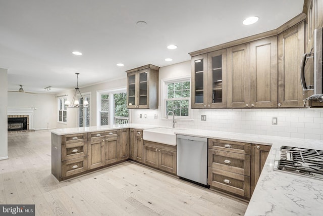 5926 Clermont Landing Ct, Burke, VA 22015 - kitchen featuring stainless steel appliances, a sink, a peninsula, tasteful backsplash, and open floor plan