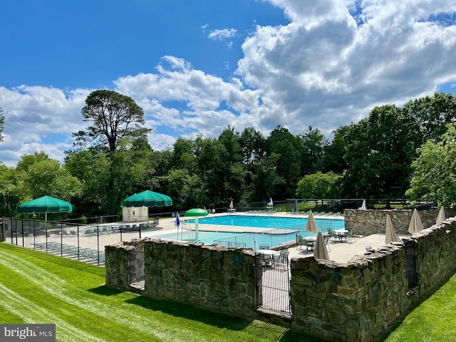 5926 Clermont Landing Ct, Burke, VA 22015 - community pool featuring a patio