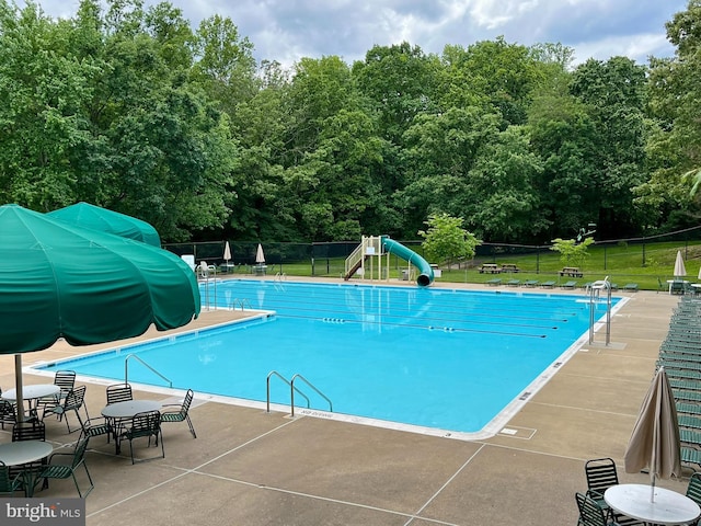 5926 Clermont Landing Ct, Burke, VA 22015 - community pool featuring a water slide and a patio