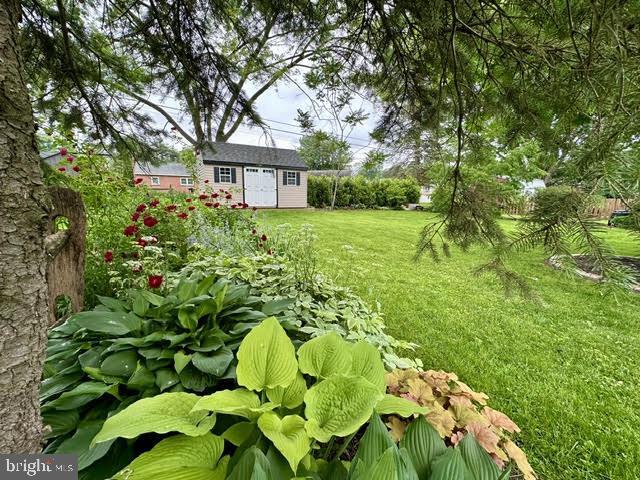 440 N Mount Joy St, Elizabethtown, PA 17022 - view of green lawn