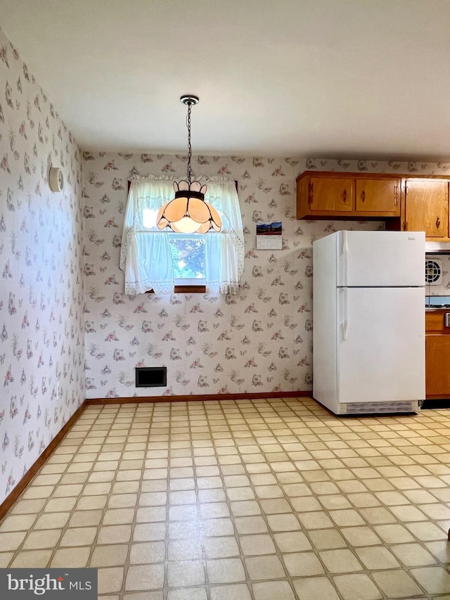 18 Jamaica Way, Hamilton, NJ 08610 - unfurnished dining area with wallpapered walls and baseboards