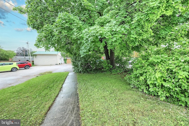 476 W Market St, York, PA 17401 - view of front of home featuring a front yard and asphalt driveway