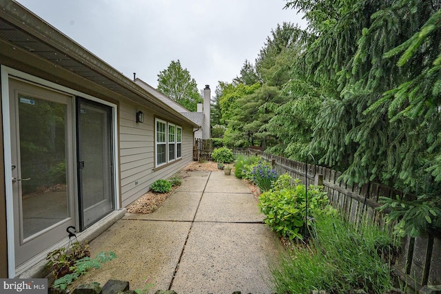 27 Manchester Ct Unit 27, Berwyn, PA 19312 - fenced backyard featuring a patio