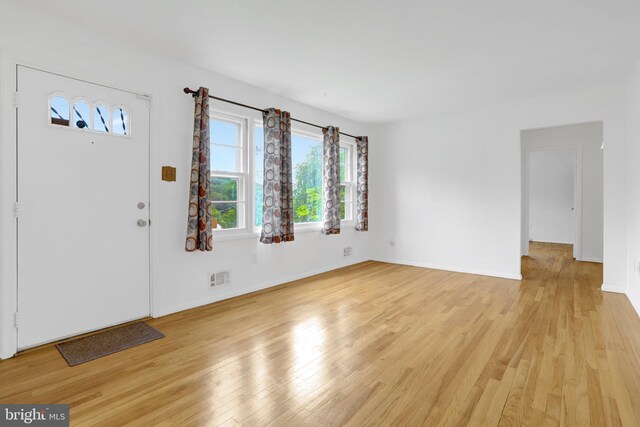 1501 Stirling Ct, Fort Washington, MD 20744 - foyer featuring light wood-style flooring and baseboards