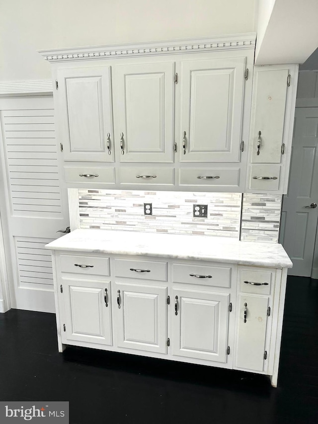 19 Center St, Barnegat, NJ 08005 - detailed view of backsplash