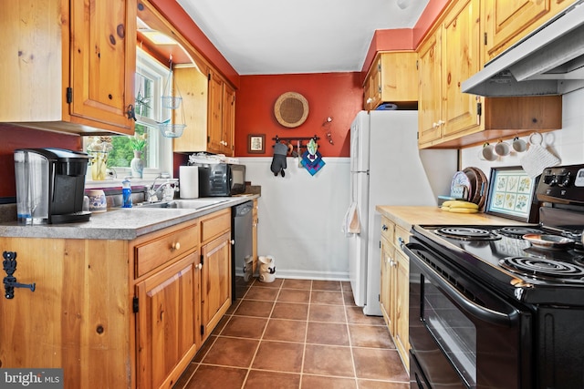 1011 Woodcliffe Ave, Media, PA 19063 - kitchen featuring black appliances, under cabinet range hood, a sink, and light countertops