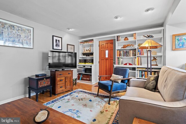1011 Woodcliffe Ave, Media, PA 19063 - living room featuring wood finished floors and baseboards