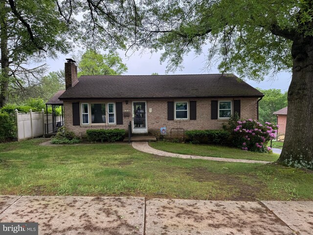 402 W Summit St, Mohnton, PA 19540 - single story home with brick siding and a chimney