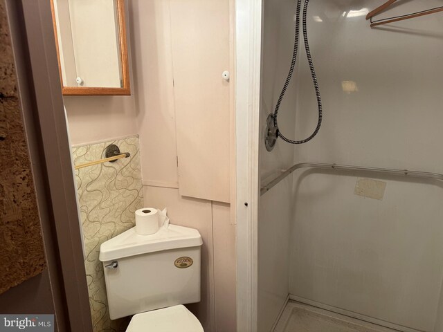 402 W Summit St, Mohnton, PA 19540 - bathroom with a shower and toilet