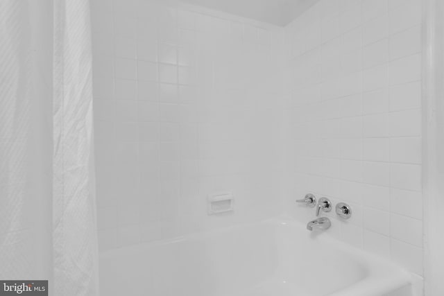 4428 Edson Pl NE, Washington, DC 20019 - view of full bathroom