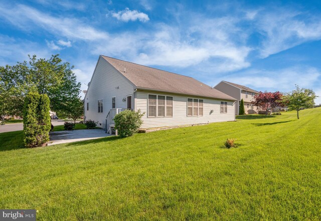 314 Valley Ct, Sinking Spring, PA 19608 - back of property featuring a yard
