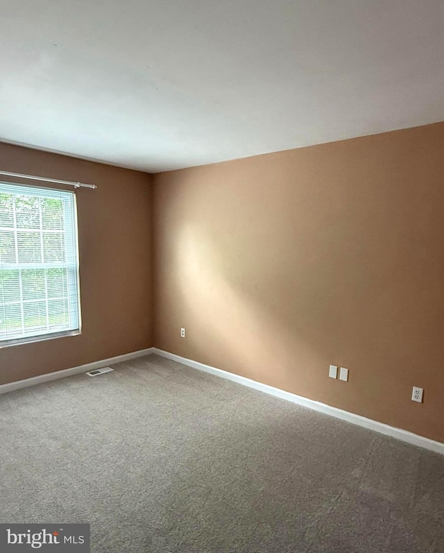 821 W Potomac St, Brunswick, MD 21716 - carpeted empty room featuring baseboards
