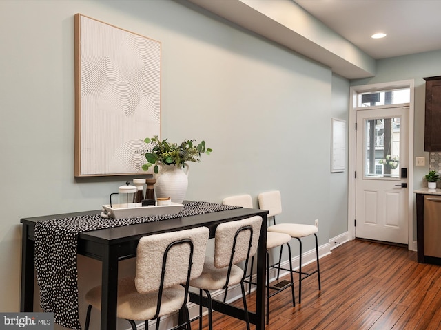 628 E Fort Ave, Baltimore, MD 21230 - foyer featuring dark wood-style floors, recessed lighting, and baseboards