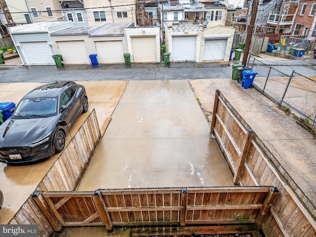 628 E Fort Ave, Baltimore, MD 21230 - view of yard featuring a residential view