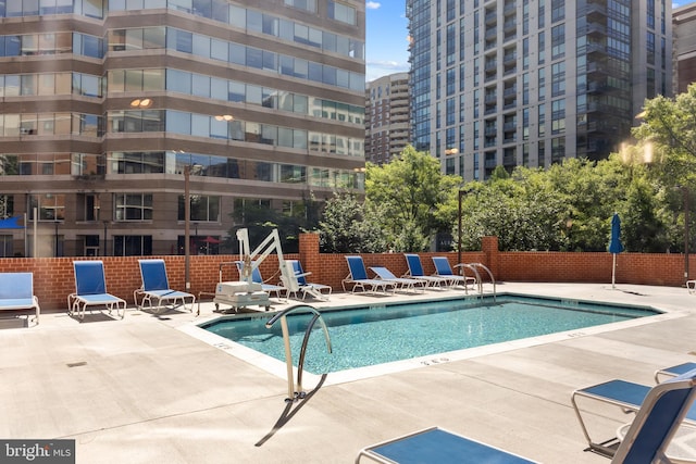 1001 N Randolph St Unit 910, Arlington, VA 22201 - community pool with a patio area