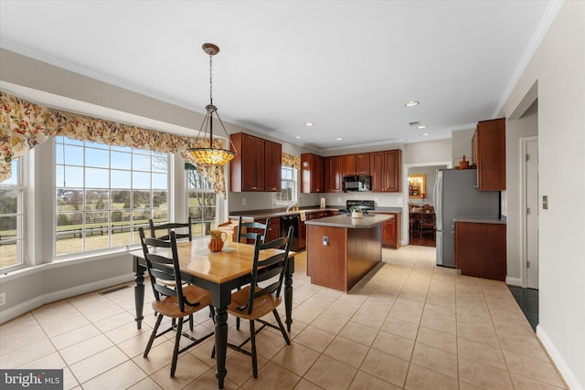 dining area featuring crown molding, baseboards, light tile patterned floors, and recessed lighting