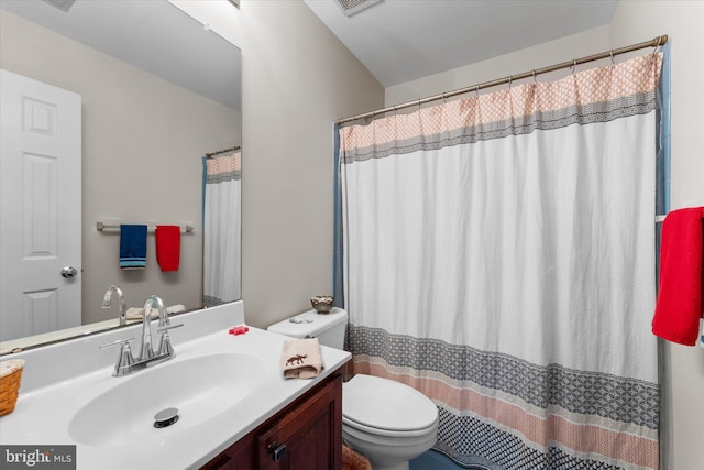 bathroom with toilet, vanity, and curtained shower