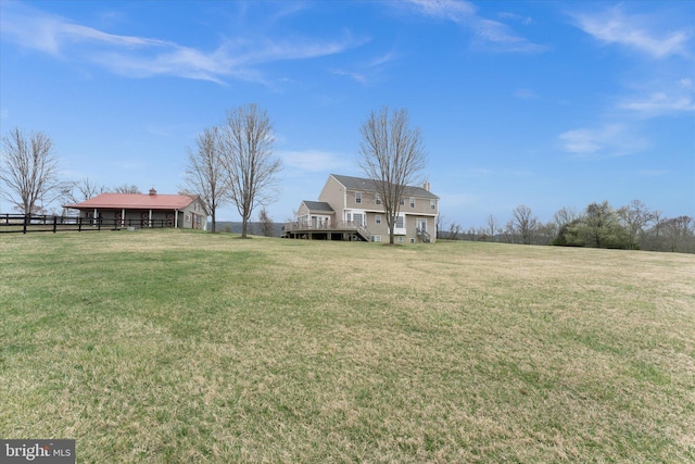 view of yard with an outbuilding