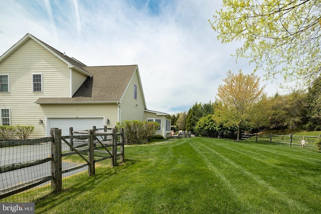 8 Fallbrook Ln, Glen Mills, PA 19342 - view of yard with a garage