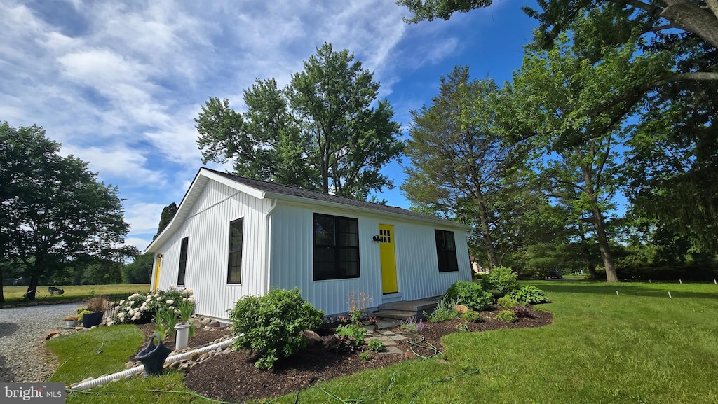 121 Corby Rd, West Grove, PA 19390 - view of side of property featuring a lawn