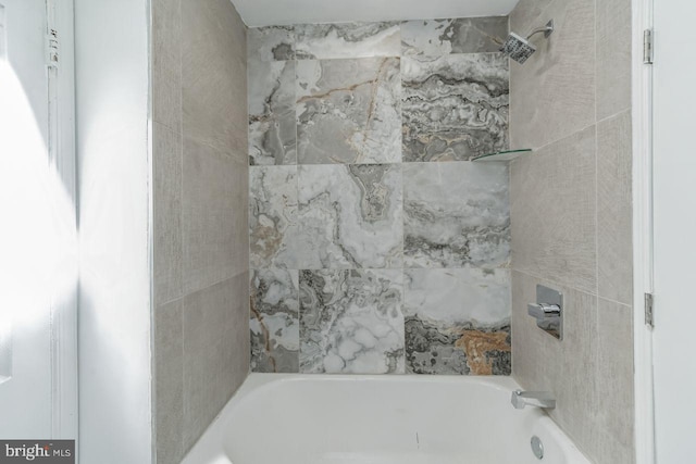 bathroom with bathtub / shower combination