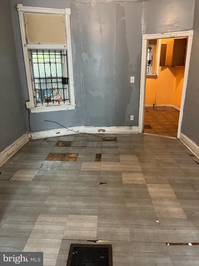 2918 N Taylor St, Philadelphia, PA 19132 - empty room featuring baseboards