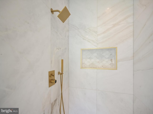 720 Cyprian Ct, Gambrills, MD 21054 - full bath featuring tiled shower