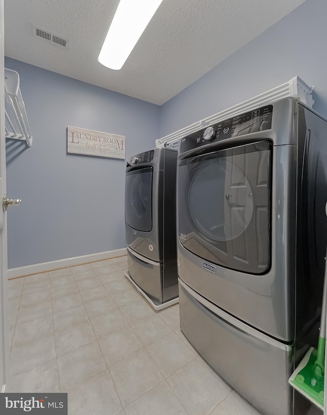 9150 Sparkling Pl, Charlotte Hall, MD 20622 - laundry room featuring a textured ceiling and washing machine and clothes dryer