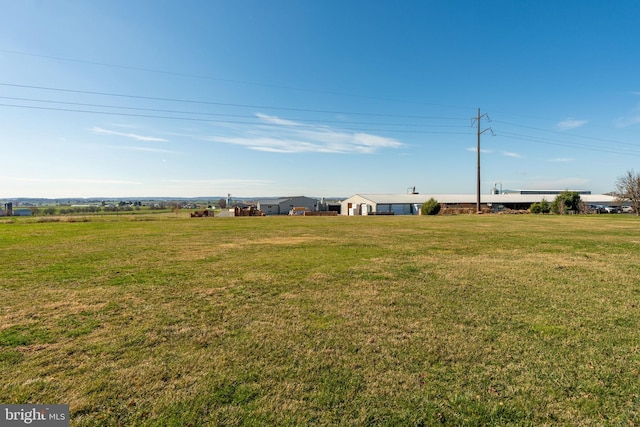 904 W Main St, New Holland, PA 17557 - view of green lawn