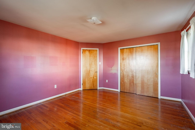 904 W Main St, New Holland, PA 17557 - unfurnished bedroom featuring wood finished floors, baseboards, and a closet