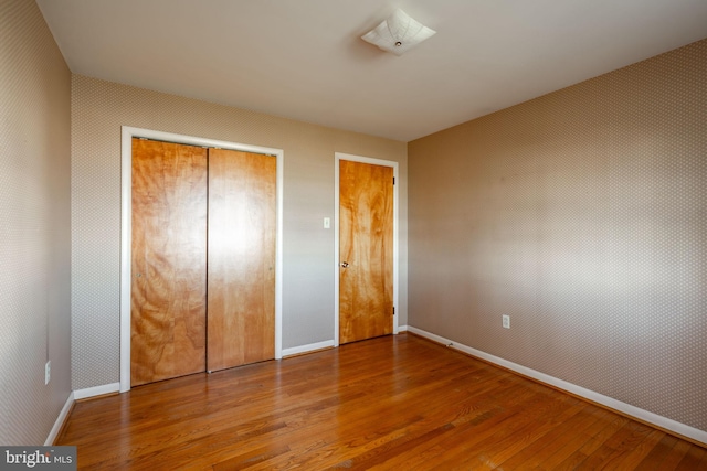 904 W Main St, New Holland, PA 17557 - unfurnished bedroom featuring wood finished floors, a closet, and baseboards
