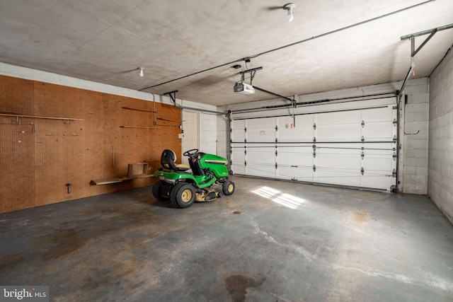 904 W Main St, New Holland, PA 17557 - garage with a garage door opener